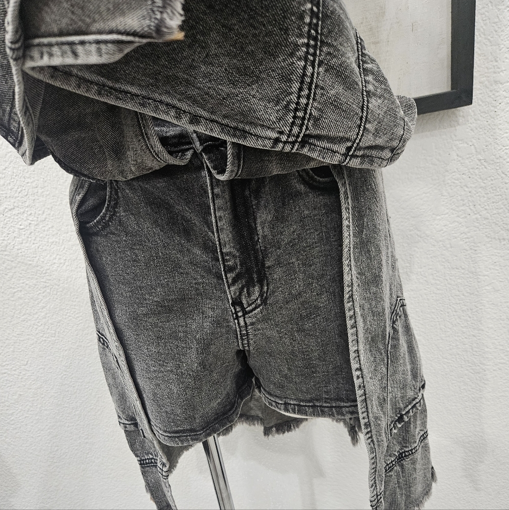 Boutique Layered Denim Shorts - Picture 3 of 10